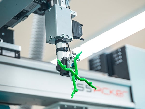 lavorando-in-un-ambiente-sterilizzato lavorando-in-un-ambiente-sterilizzato